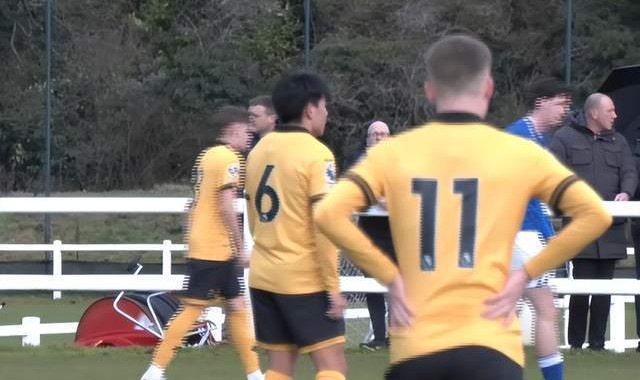 踢英甲没问题！徐彬狼队U21首秀制造进球：2次突破太惊艳